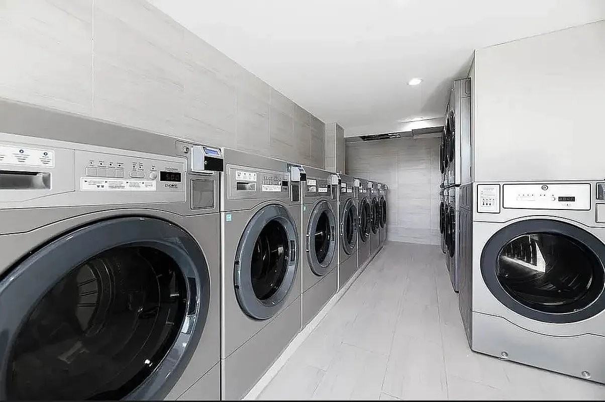 9109 Roosevelt Ave #409 - Photo 4 of 9