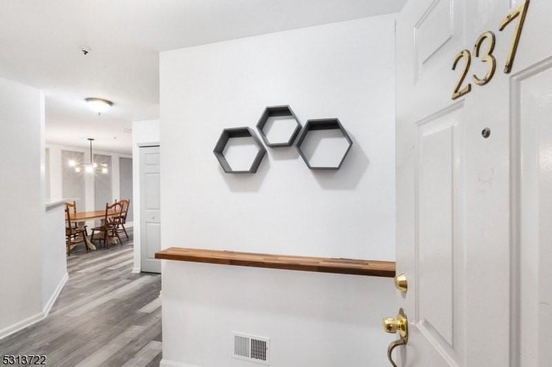 237 Potomac Dr - Photo 2 of 23