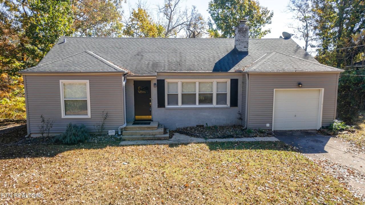 602 602 SE Lookout Court - Photo 4 of 35