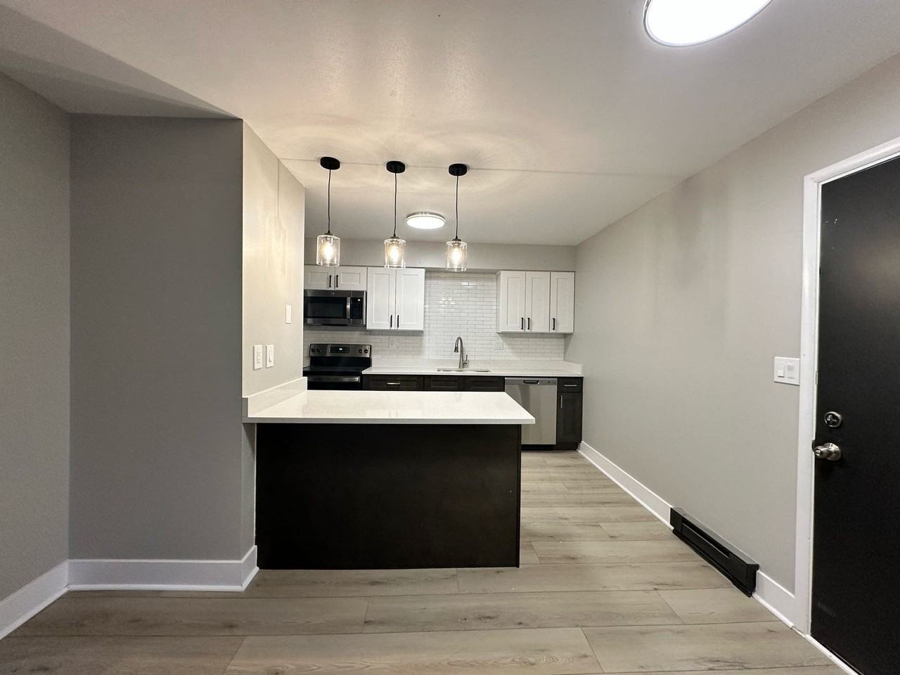 2 Bedroom with In - Photo 4 of 19