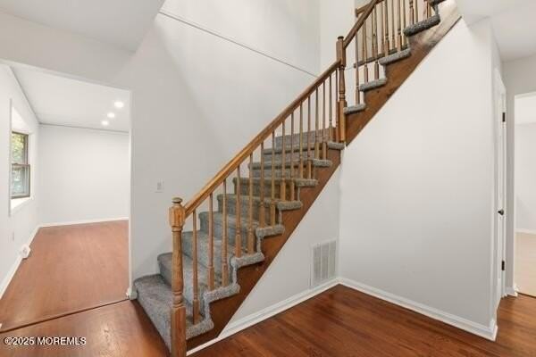 1045 Farmingdale Rd - Photo 4 of 25