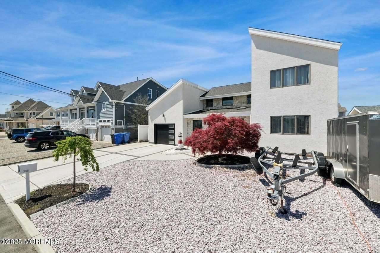 385 Aldo Dr - Photo 4 of 50