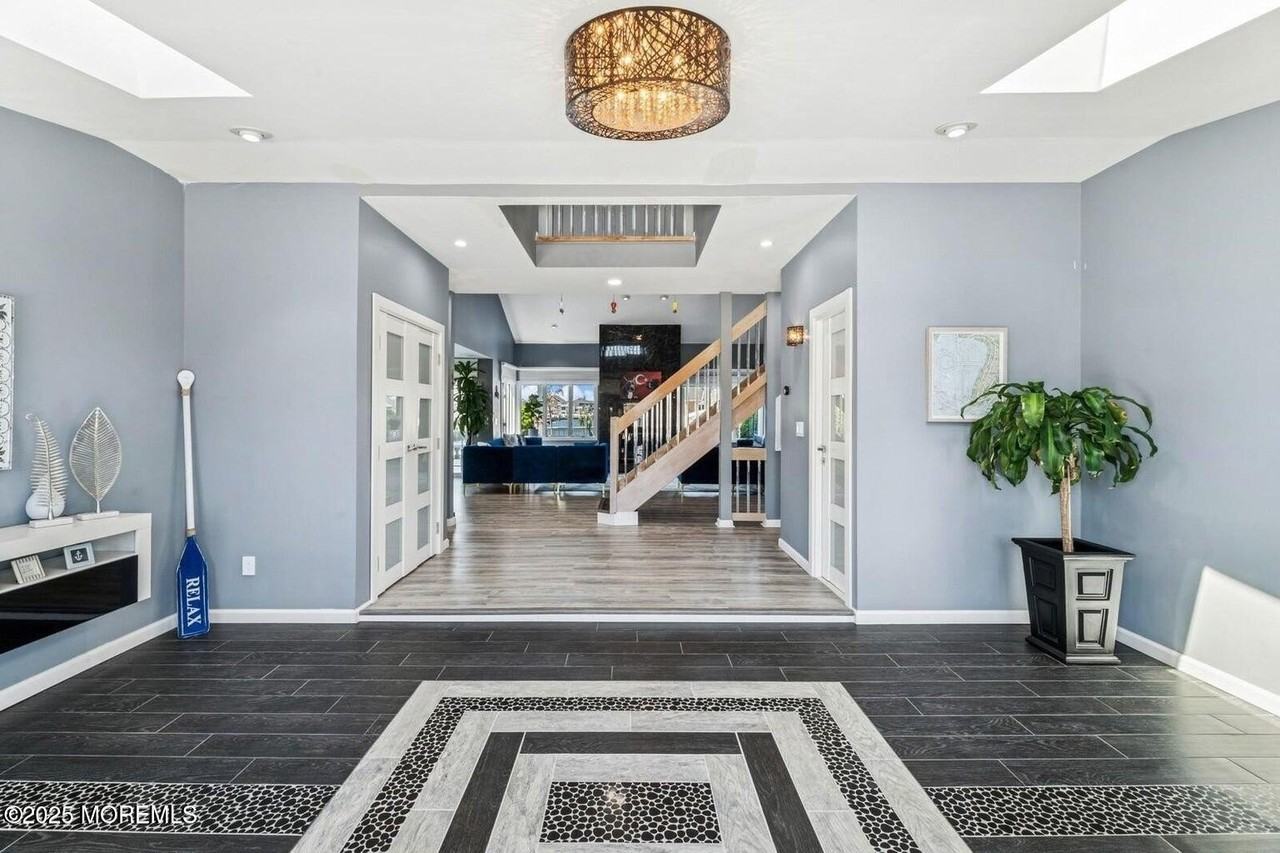 385 Aldo Dr - Photo 6 of 50