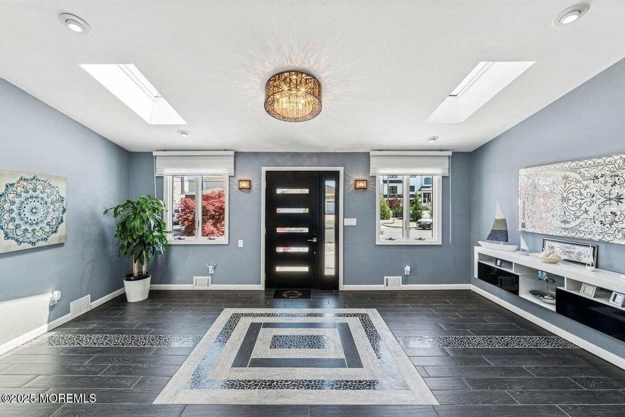 385 Aldo Dr - Photo 7 of 50