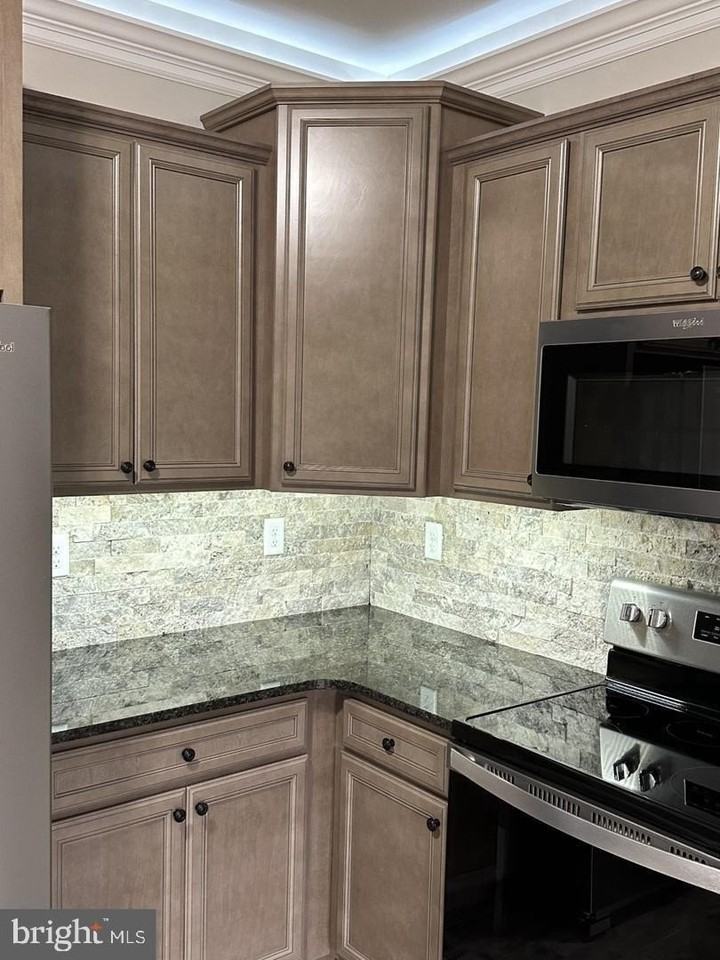 106 Delano Dr - Photo 3 of 24