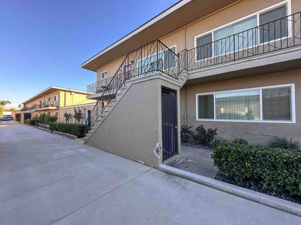 619 S. Chapel Avenue - Photo 3 of 28