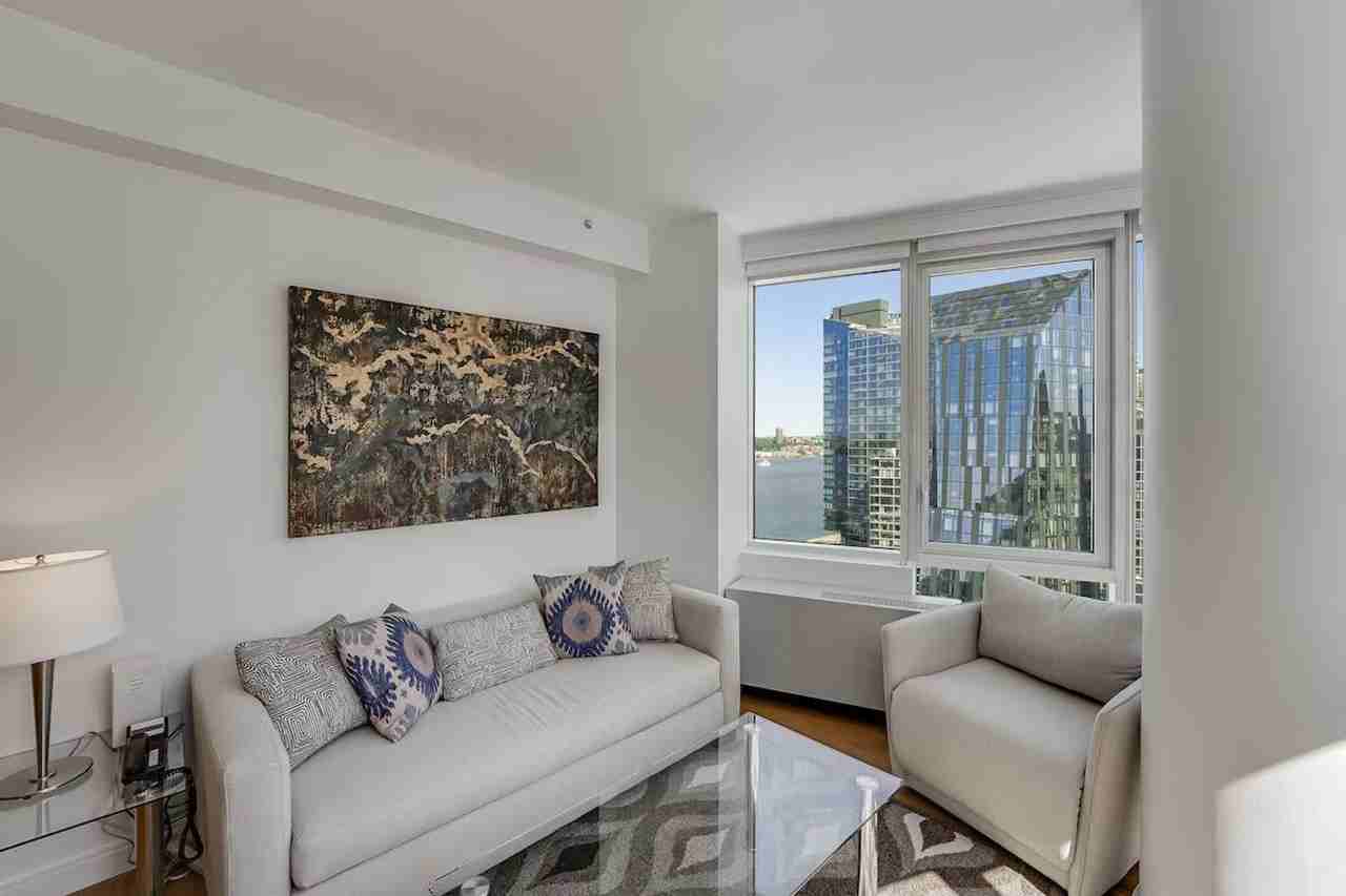 625W West 57th Street - Photo 3 of 18