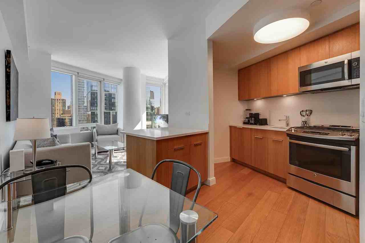 625W West 57th Street - Photo 5 of 18