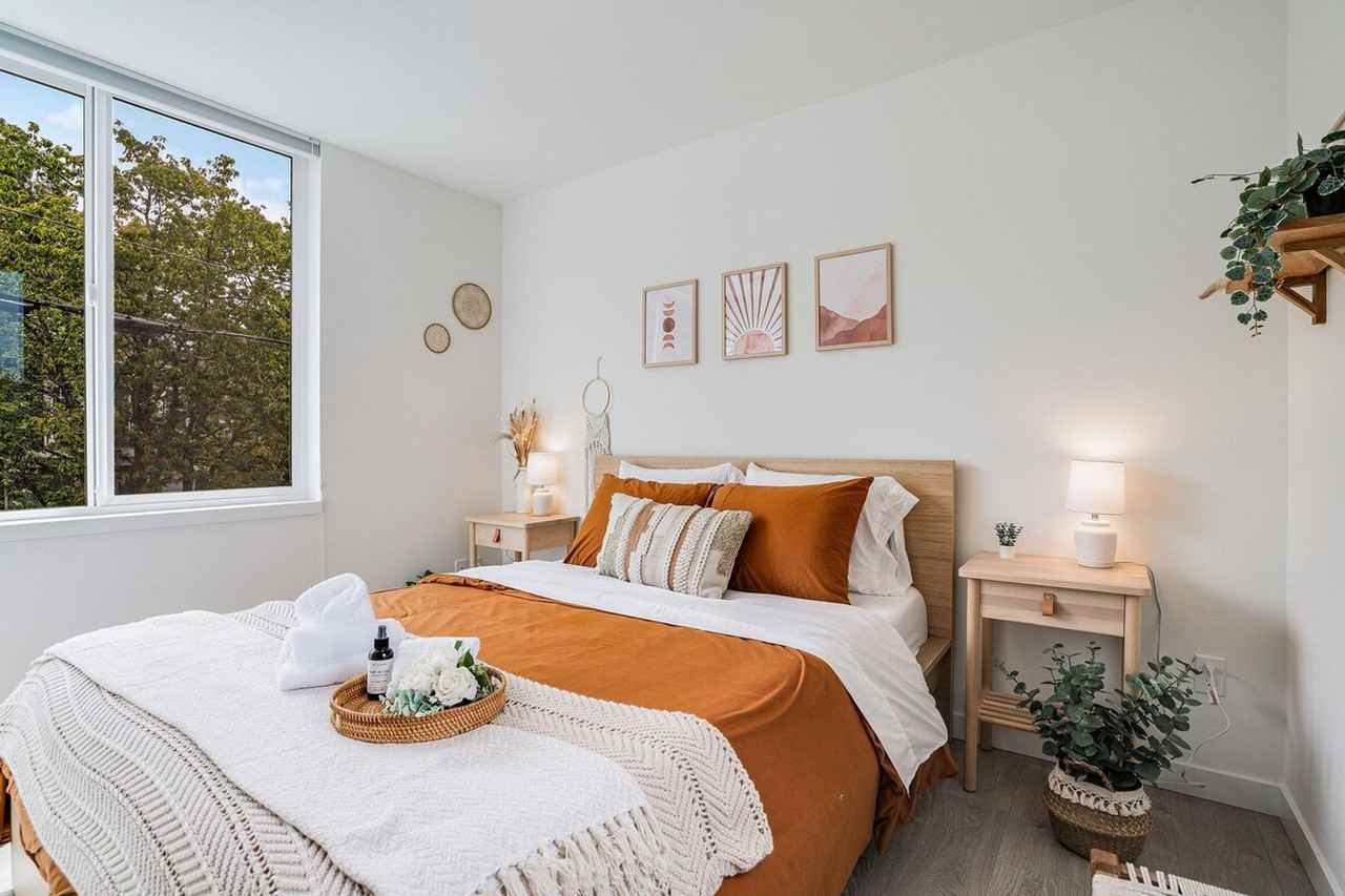 1414 E Howell St #1035992P - Photo 3 of 40