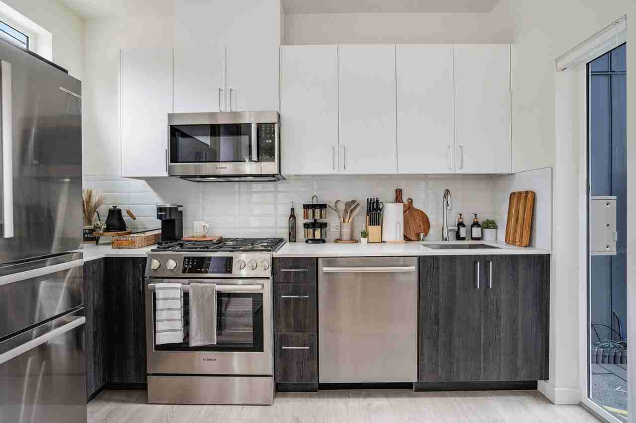 1414 E Howell St #1035992P - Photo 4 of 40