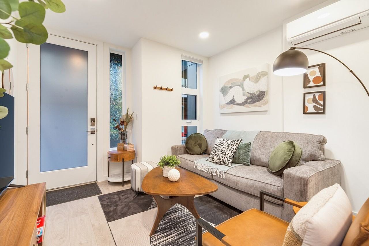 1433 E Howell St #1035920P - Photo 2 of 40