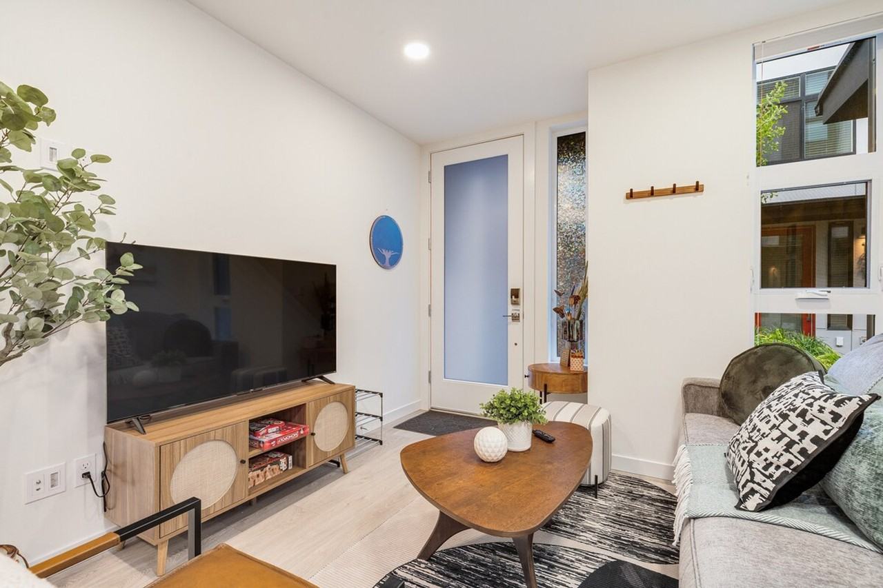 1433 E Howell St #1035920P - Photo 5 of 40