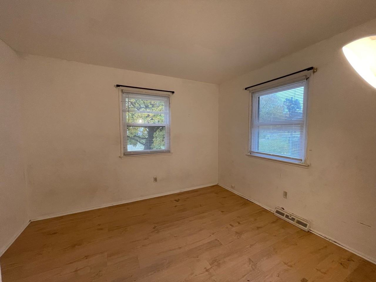 4211 Beechmount Ave - Photo 7 of 11