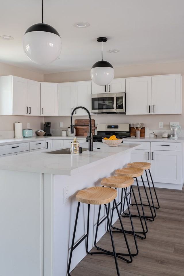 6407 Richard St - Photo 5 of 31