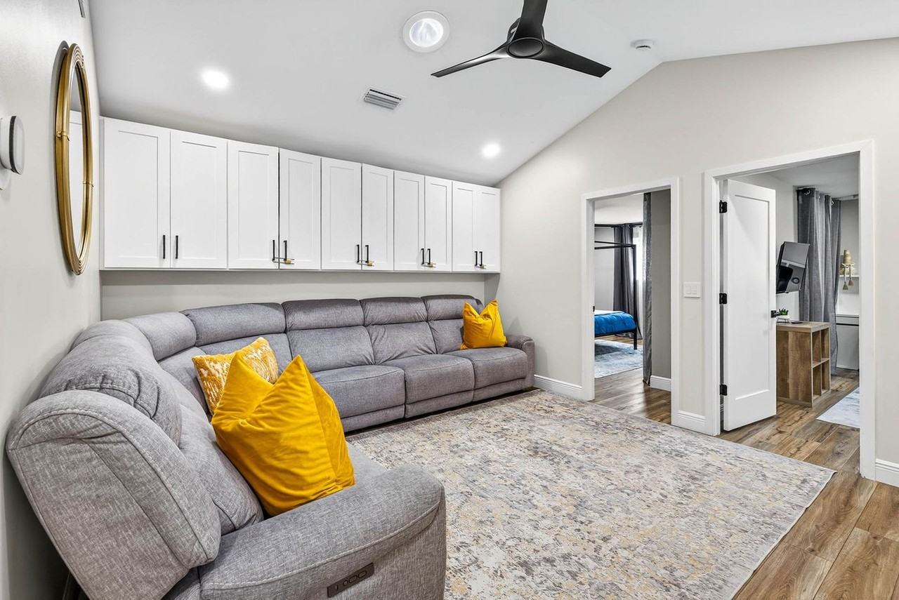 319 Brentwood Dr #1297049P - Photo 2 of 50