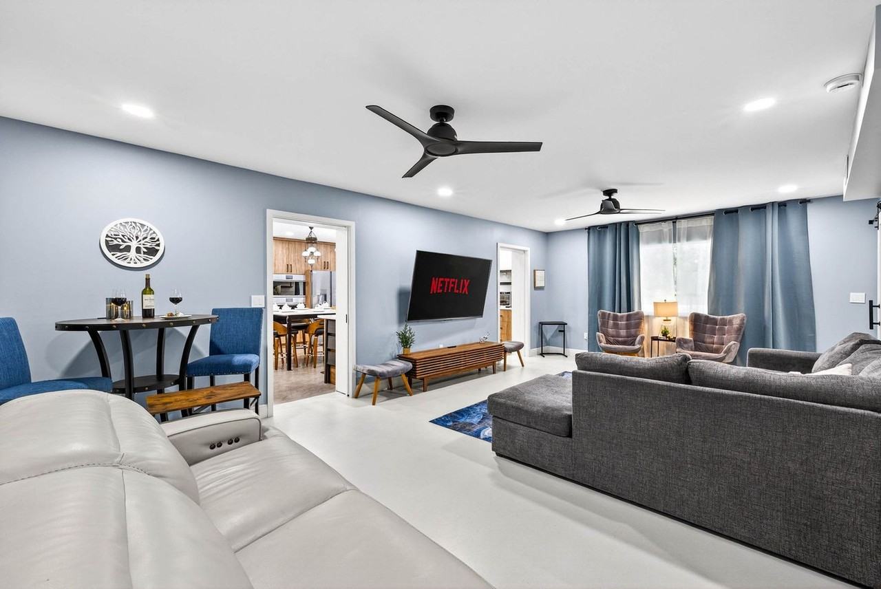 319 Brentwood Dr #1297049P - Photo 3 of 50