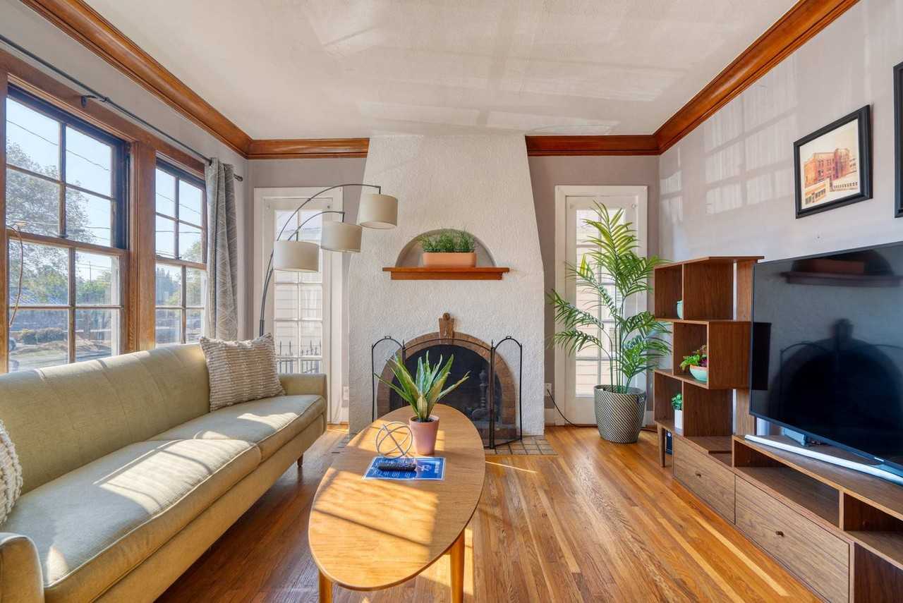 3565 Ne Broadway St #1309864P - Photo 3 of 36