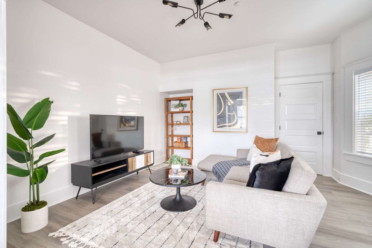 317 Ne Beech St #1309851P - Photo 3 of 30