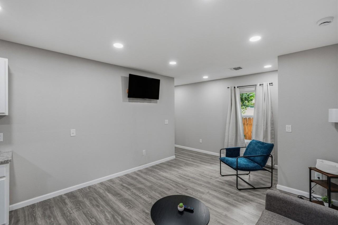 2306 E Houston St #1335131P - Photo 3 of 31