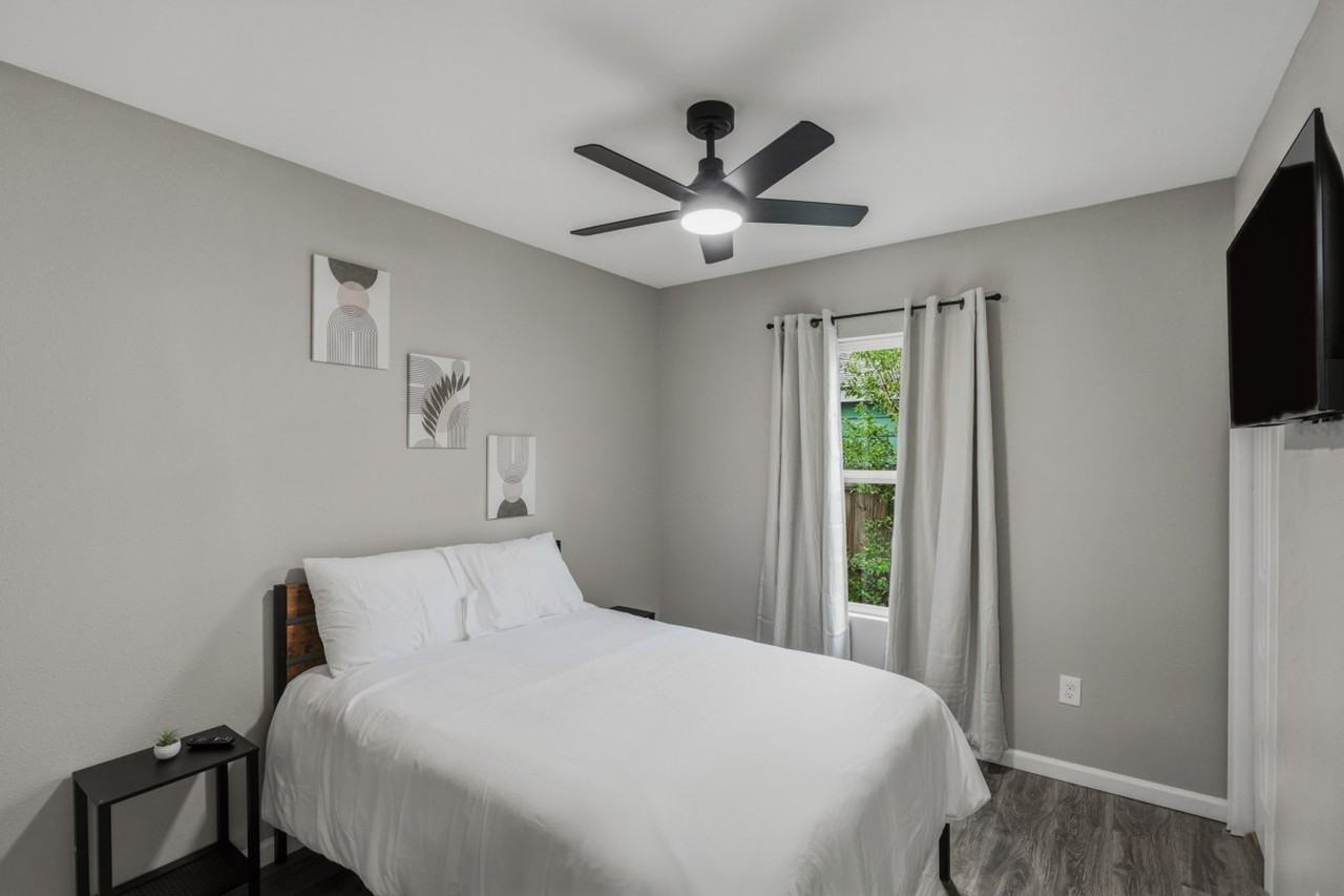 2306 E Houston St #1335131P - Photo 7 of 31