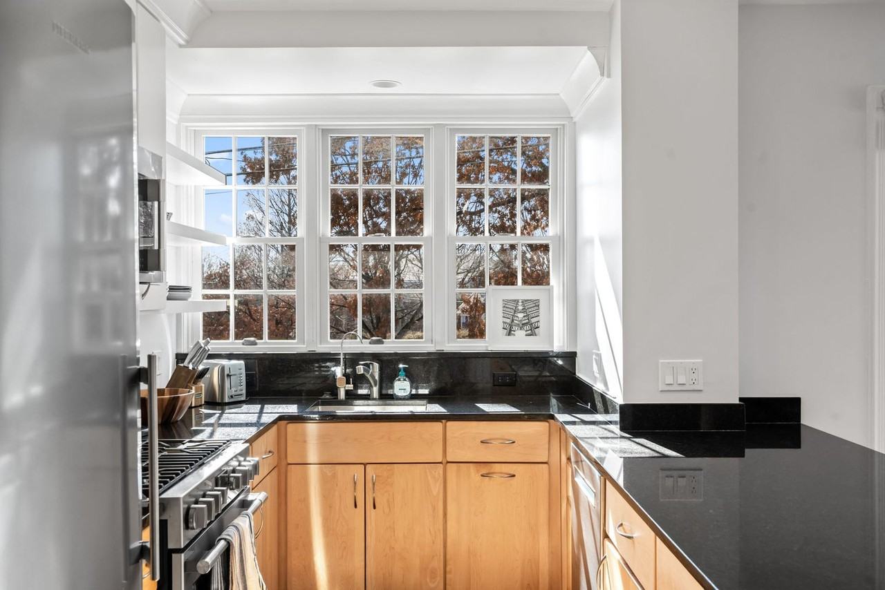 4464 Greenwich Pkwy Nw #1045764P - Photo 6 of 15