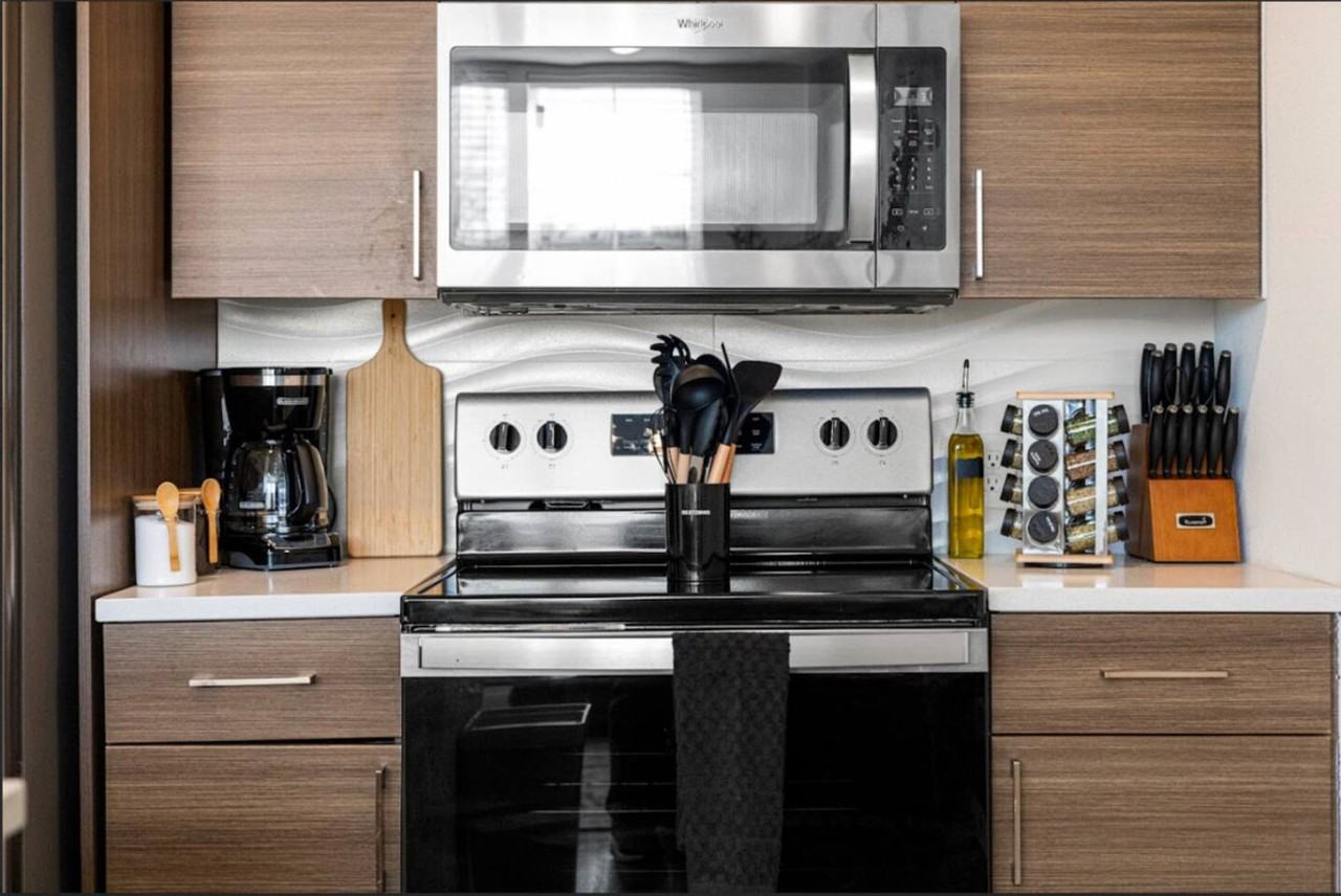 120 N Madison Ave #1335757P - Photo 3 of 36