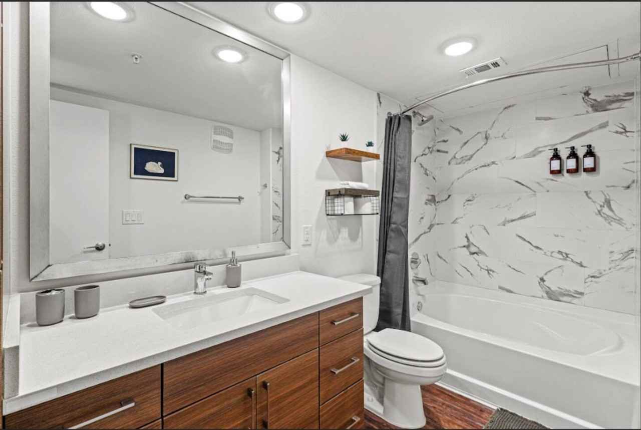 120 N Madison Ave #1335757P - Photo 4 of 36