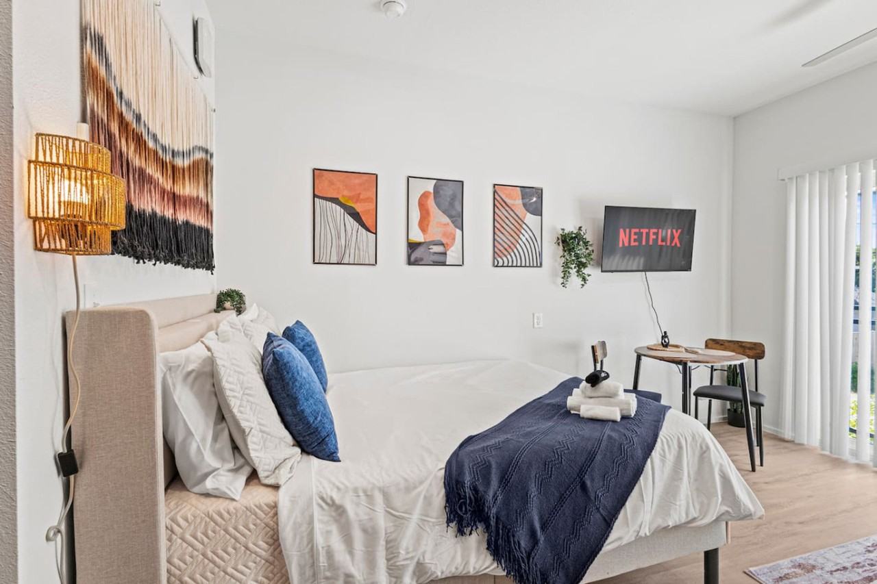 596 W 9th St #1335762P - Photo 5 of 37