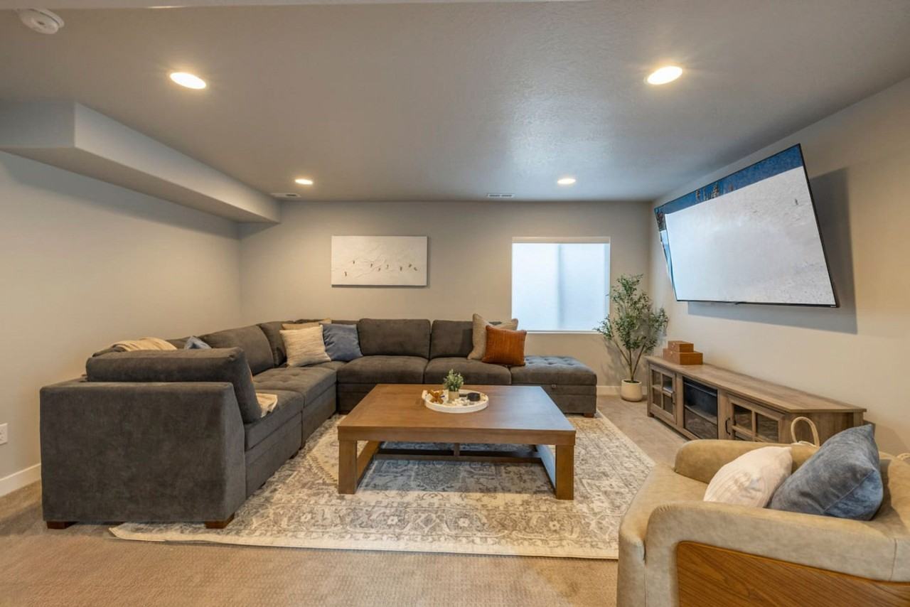 1854 N High Uintas Ln #1249882P - Photo 3 of 36