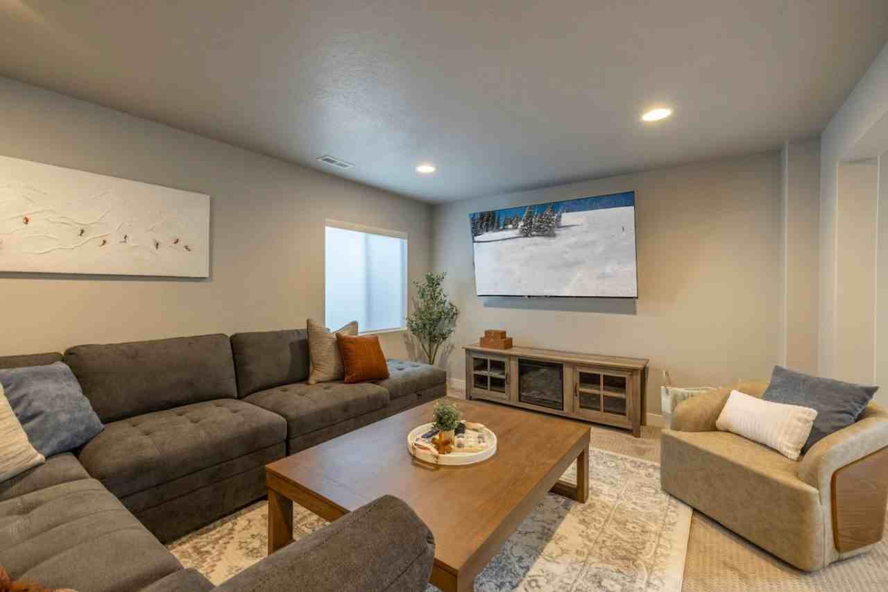 1854 N High Uintas Ln #1249882P - Photo 4 of 36