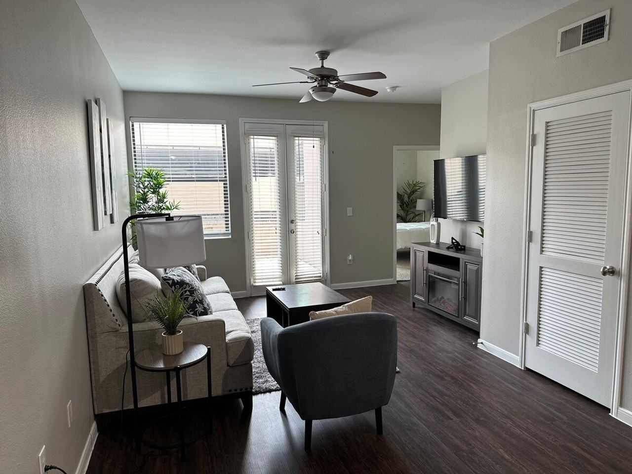 800 W Sam Houston Pkwy N #1335680P - Photo 3 of 25