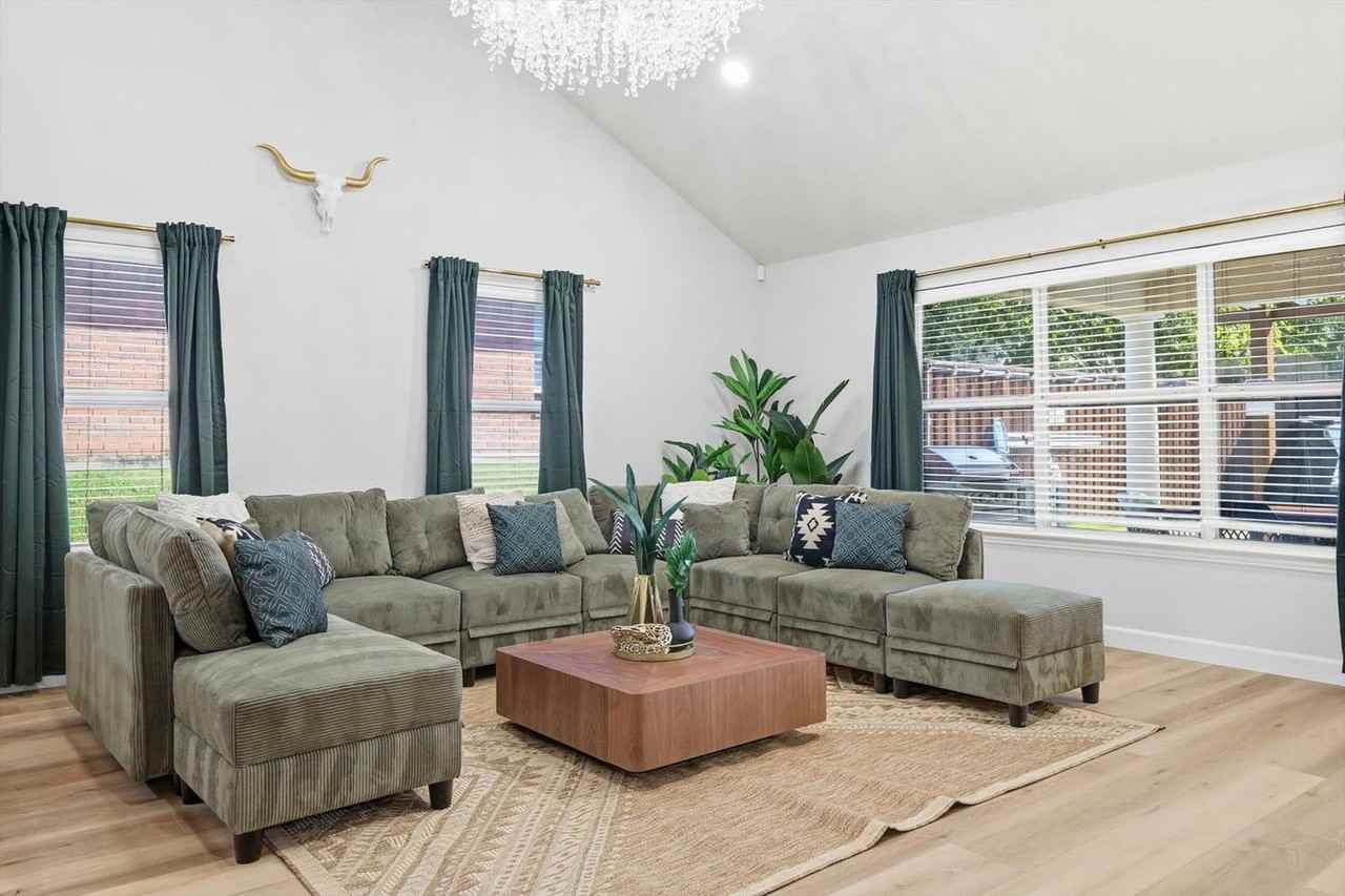 2831 Rosewood Blvd #1338746P - Photo 3 of 48