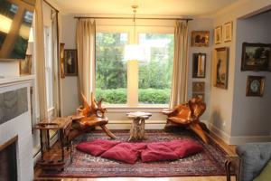 featured image of 1377 Canal Road