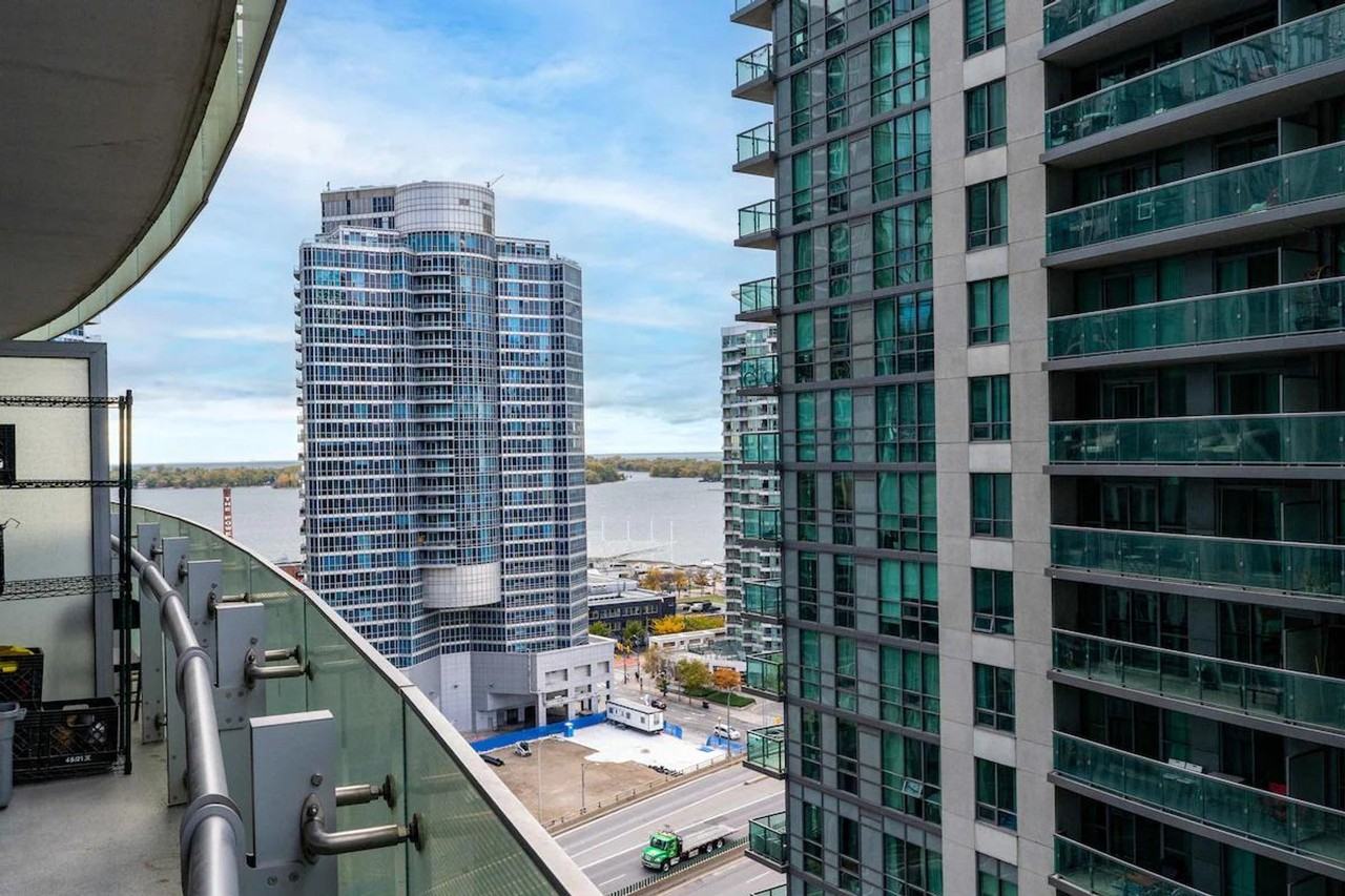 19 York St #1337876P - Photo 3 of 49