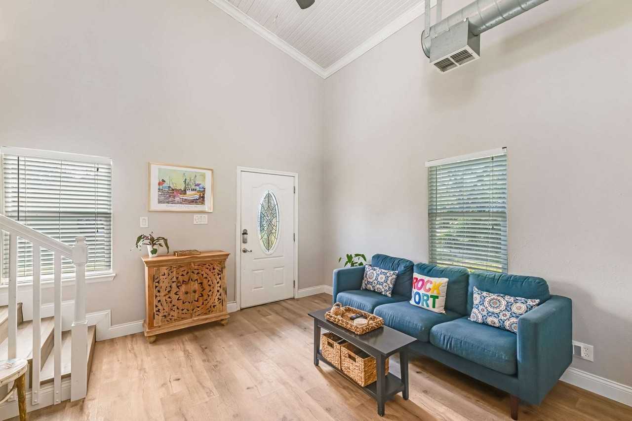 510 E King St #1337484P - Photo 2 of 32