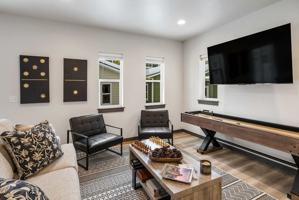 featured image of 2942 W Babcock St