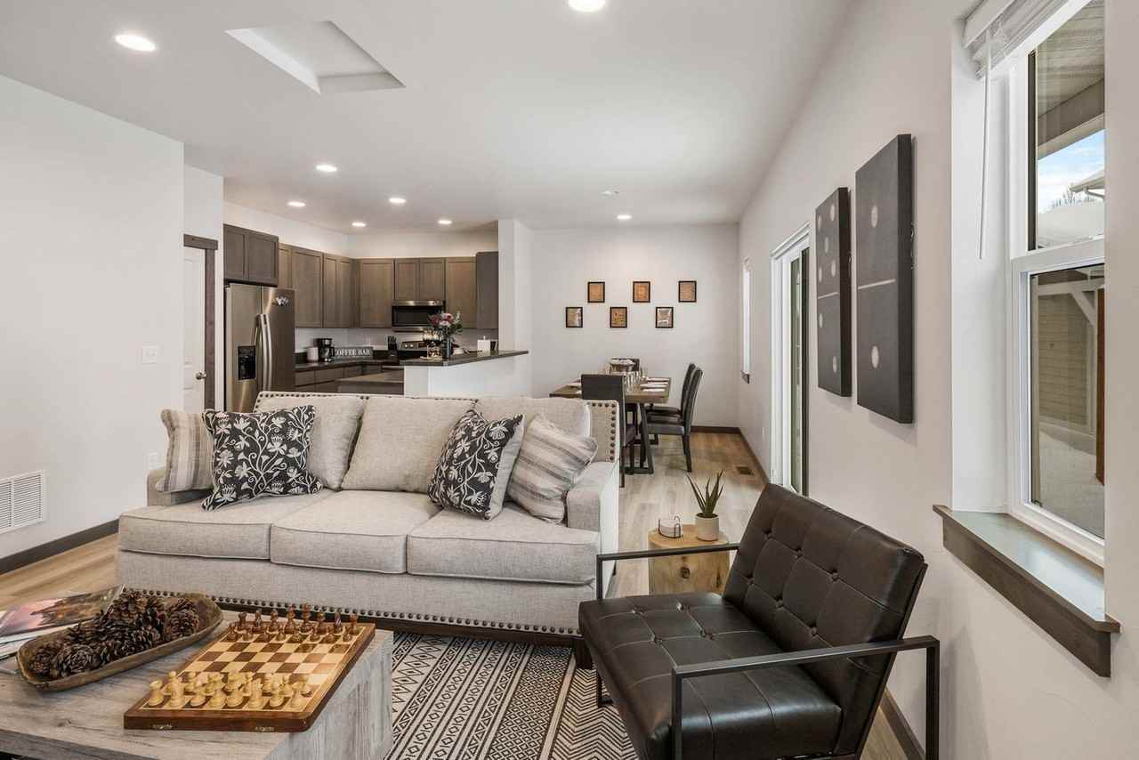 2942 West Babcock Street - Photo 3 of 82