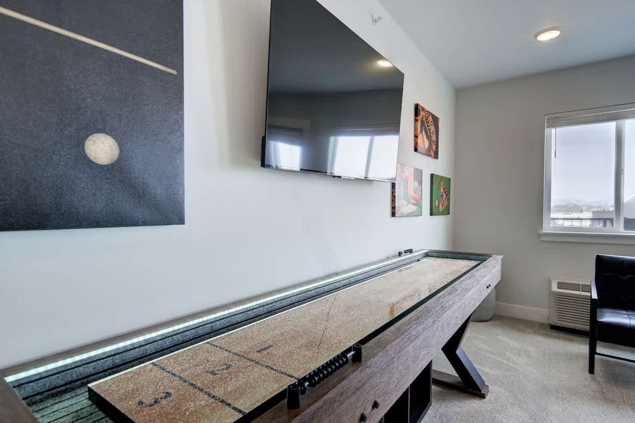 5242 Fallon Street - Photo 3 of 91