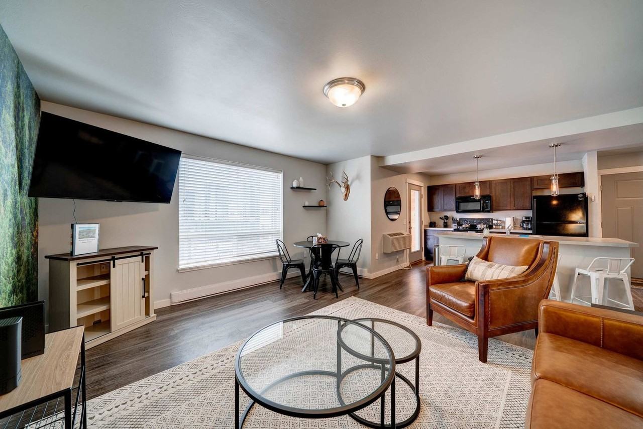 360 Enterprise Blvd #1340468P - Photo 4 of 35