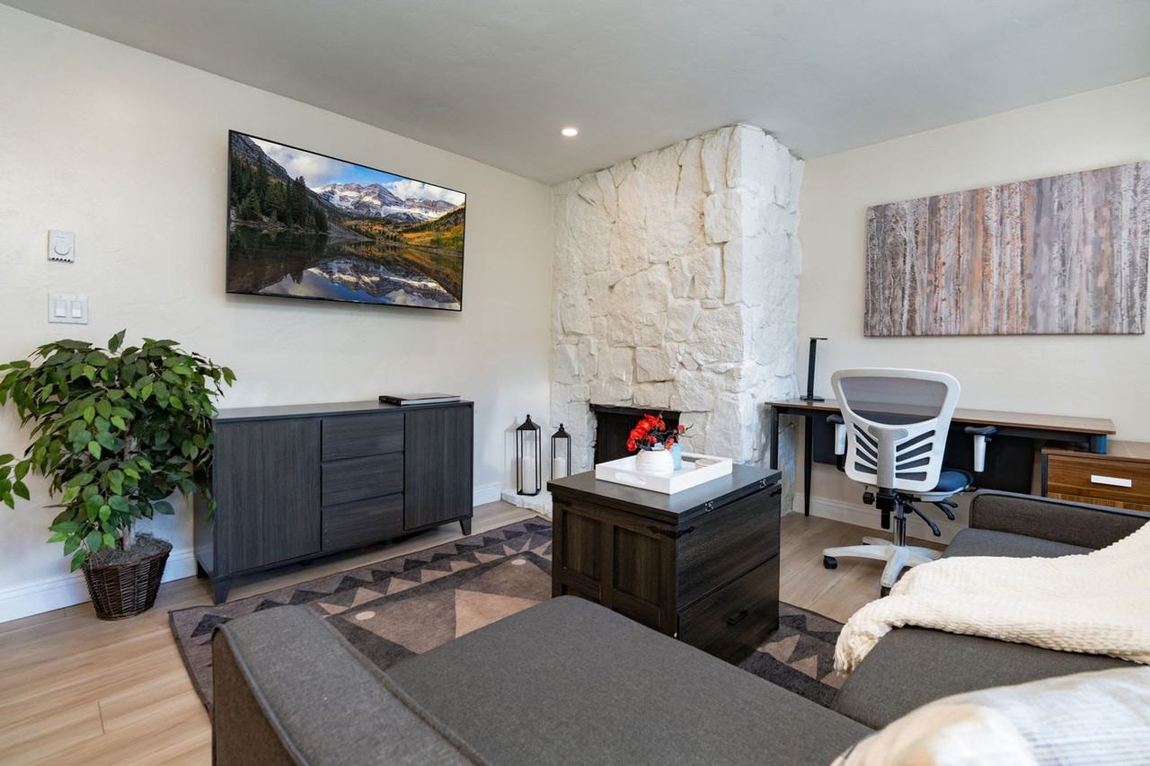 940 Waters Ave #1339920P - Photo 2 of 27