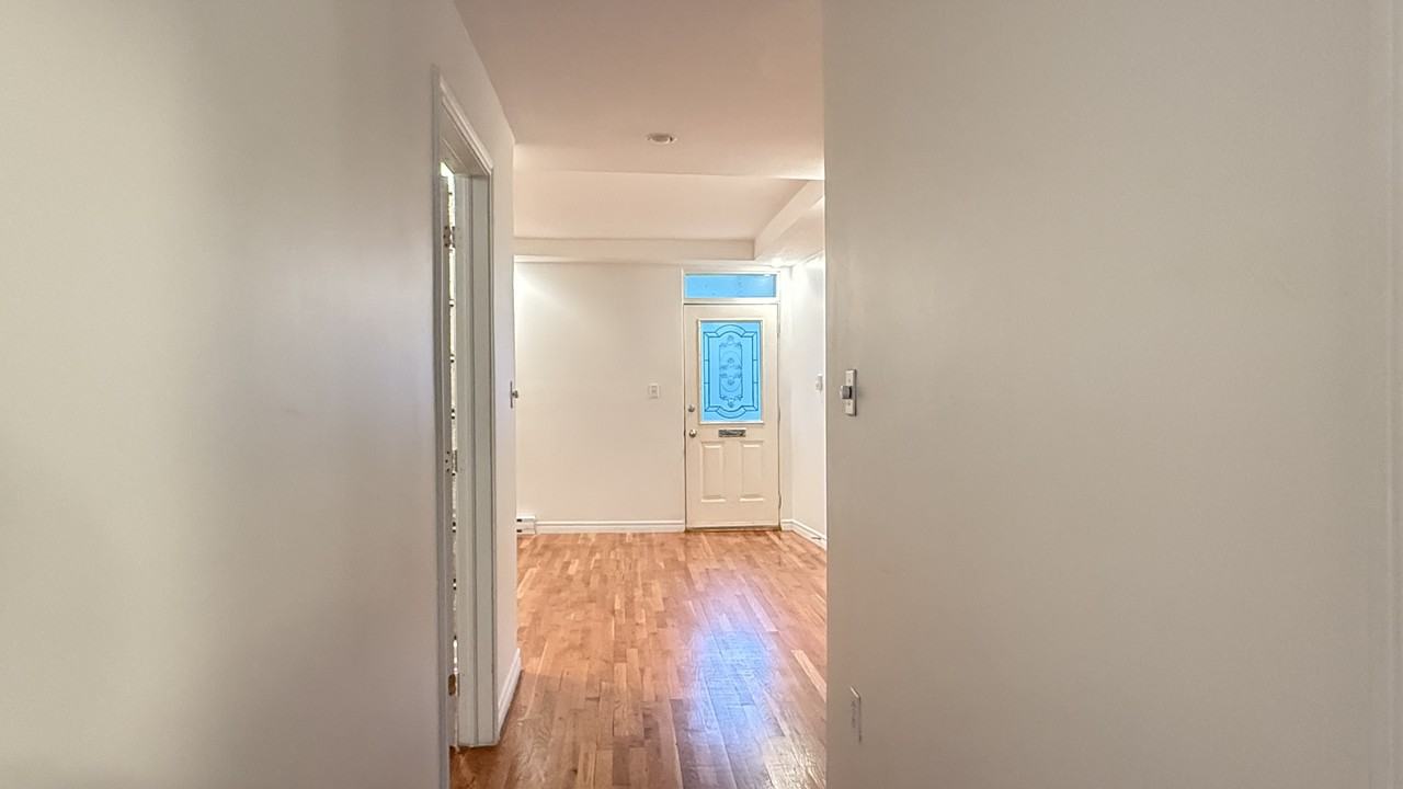 427 1ère Avenue - Photo 3 of 10