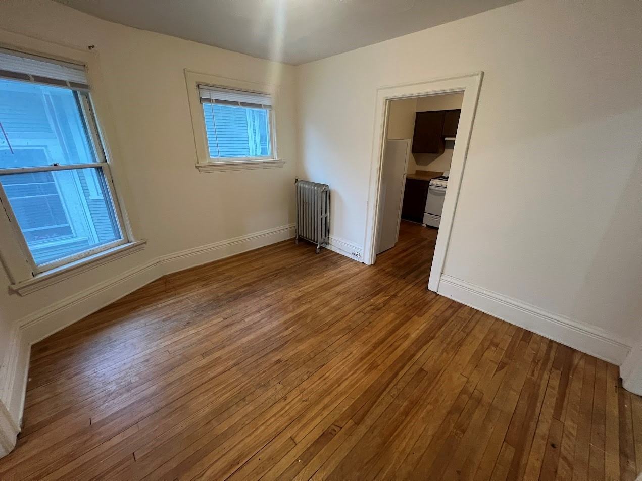 221 N Livingston St - Photo 4 of 40