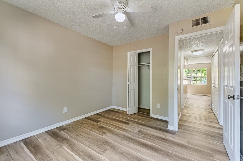 Green Oaks Apartments - Photo 3 of 18