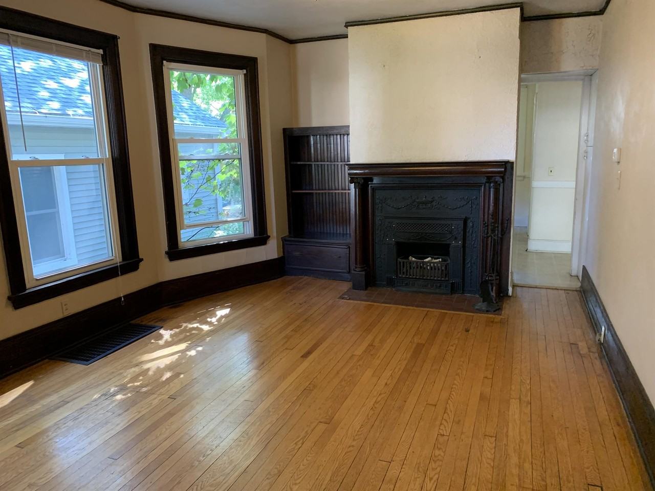 1037 Jenifer St - Photo 3 of 11