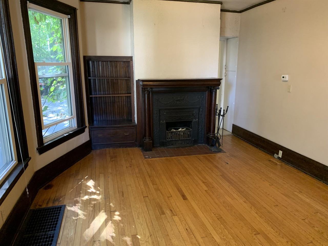 1037 Jenifer St - Photo 5 of 11