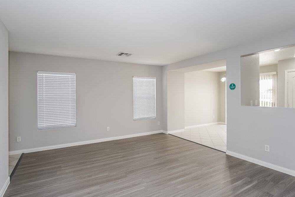 186 Carlsbad Caverns St - Photo 5 of 15