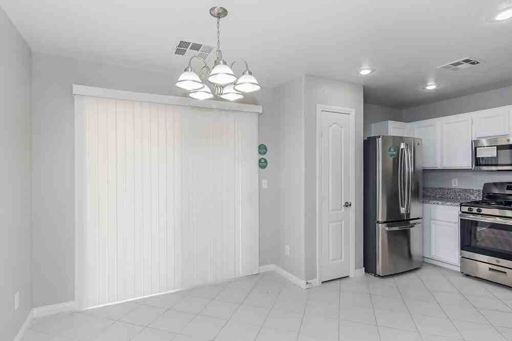 186 Carlsbad Caverns St - Photo 6 of 15