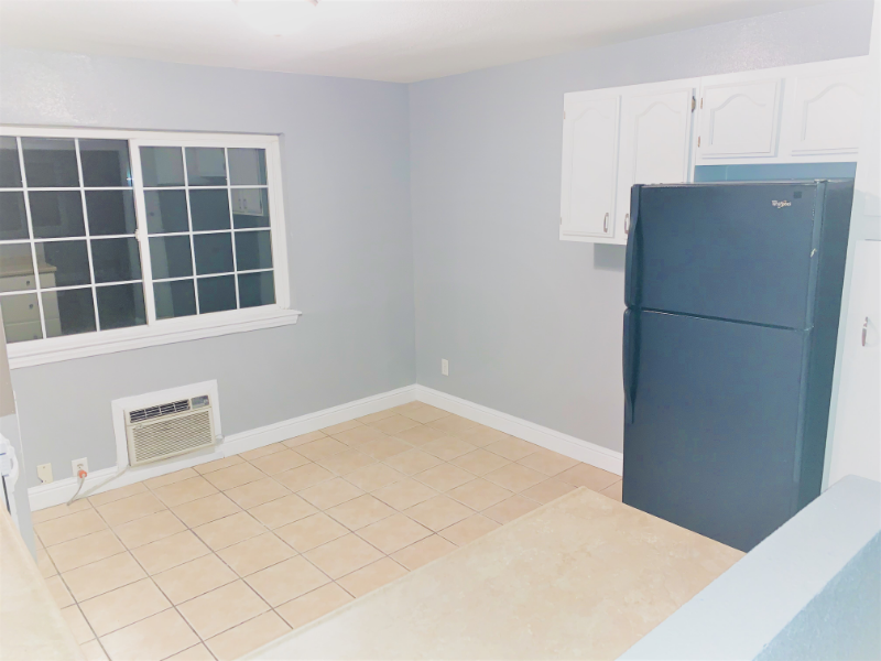 1050 Grand Ave #C - Photo 3 of 15