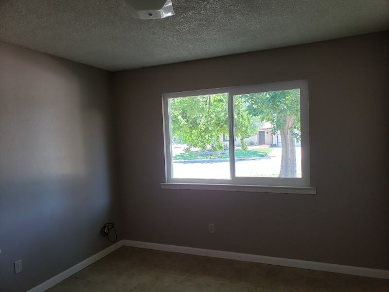 1477 Hampton Way - Photo 2 of 16