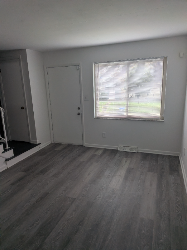 2347-2349 Linden Avenue - Photo 4 of 19